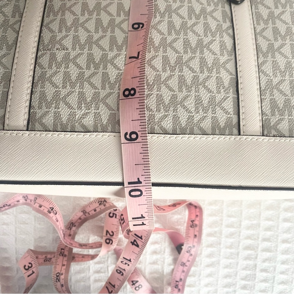 Michael Kors Cream Logo Tote gold hardware - Picture 7 of 8